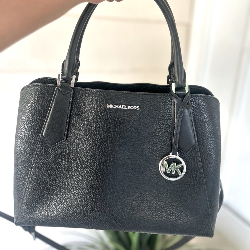 Black MK purse 👜